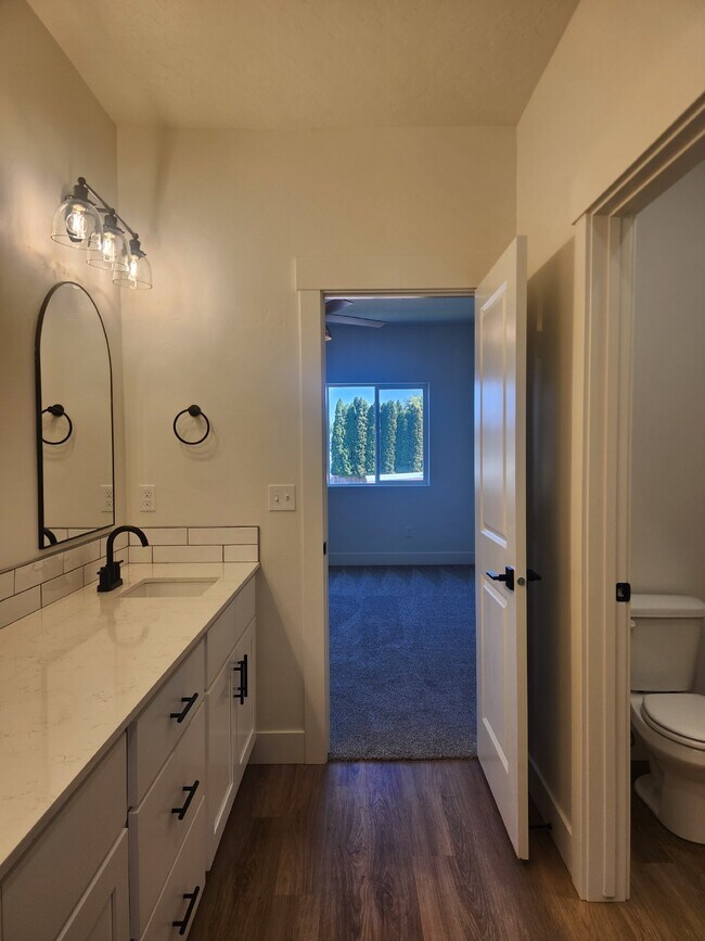 Building Photo - "Modern Comfort Awaits: Spacious and NEW 3-Bed Townhouse Available June 1st!