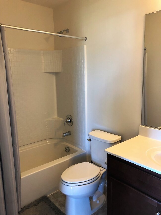 Building Photo - Beautiful End-Unit Townhome in New Post!