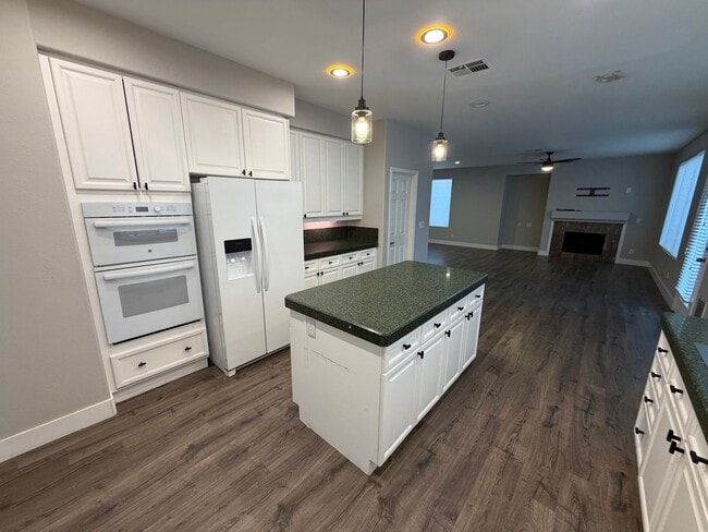 Building Photo - BEAUTIFUL 5BD/3BA TWO-STORY HOME W/ POOL IN HENDERSON. 3 CAR GARAGE!