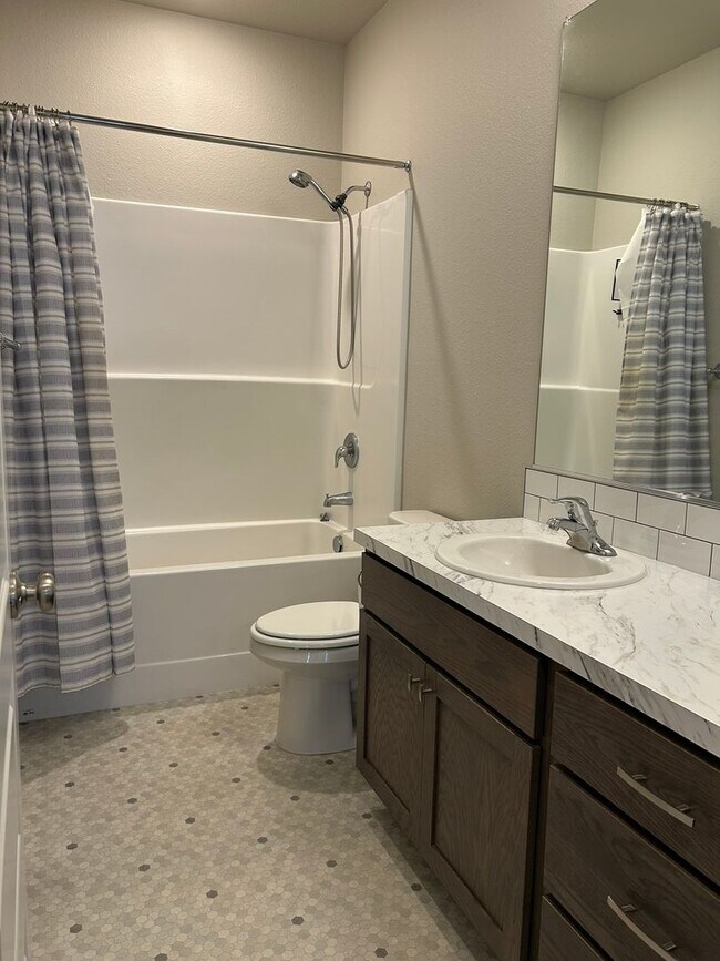 Building Photo - Charming 3-Bedroom, 2-Bath Home with Spaci...