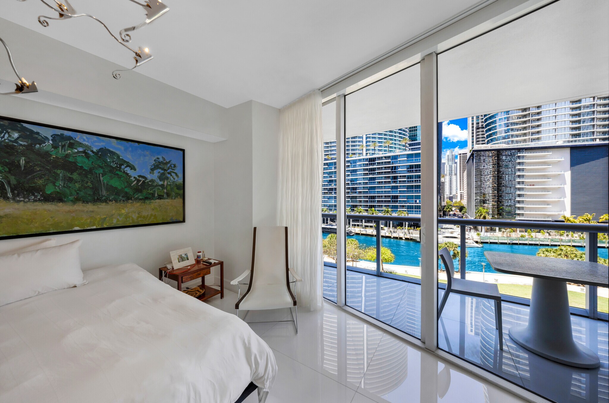 Building Photo - 475 Brickell Ave