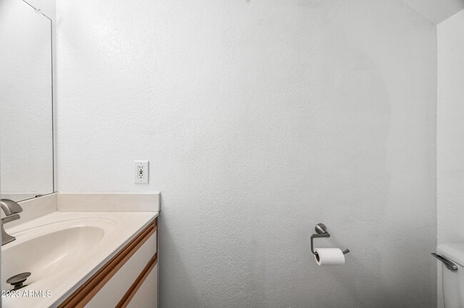 Building Photo - 220 N 22nd Pl