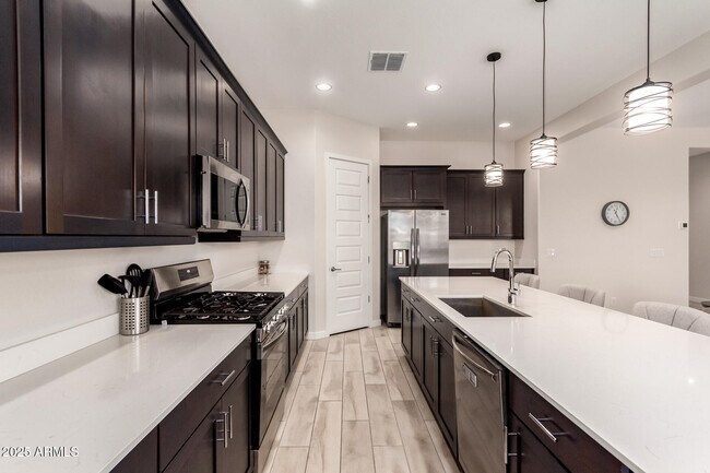 Building Photo - 941 W Treasure Trl
