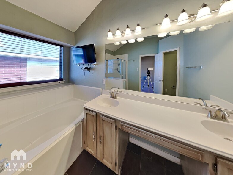 Building Photo - 10809 Copperwood Dr