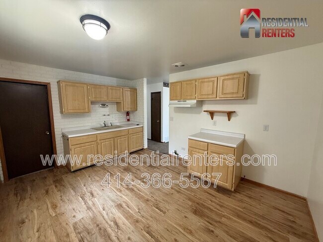 Building Photo - 6323 N 104th St