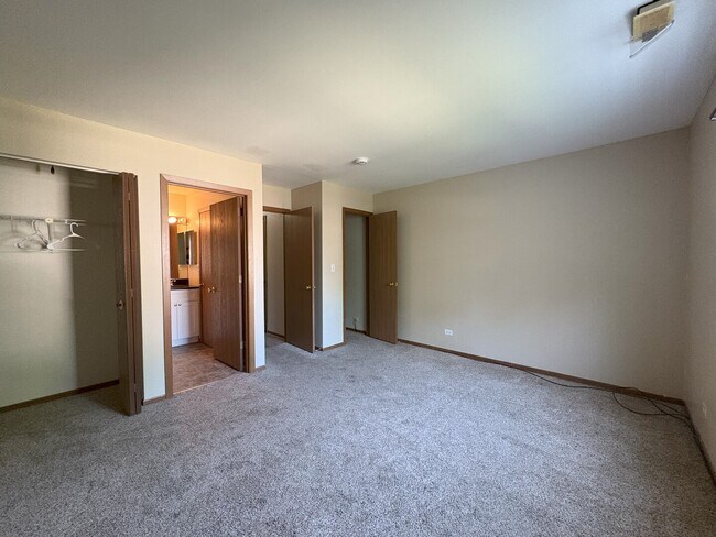 Building Photo - 36 Gant Cir