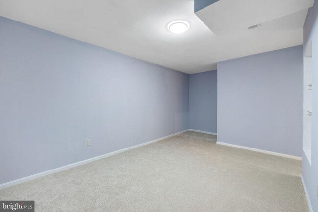 Building Photo - 4825 Nash Dr