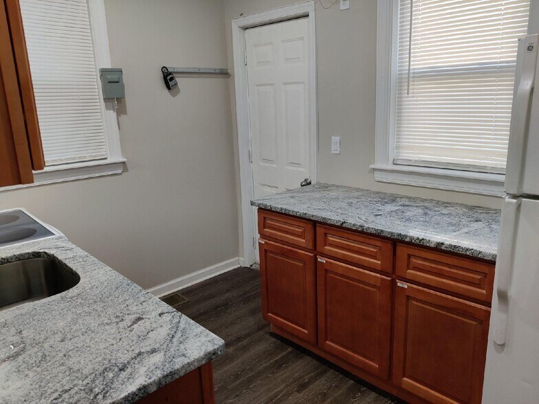 Building Photo - 5535 Crowson St