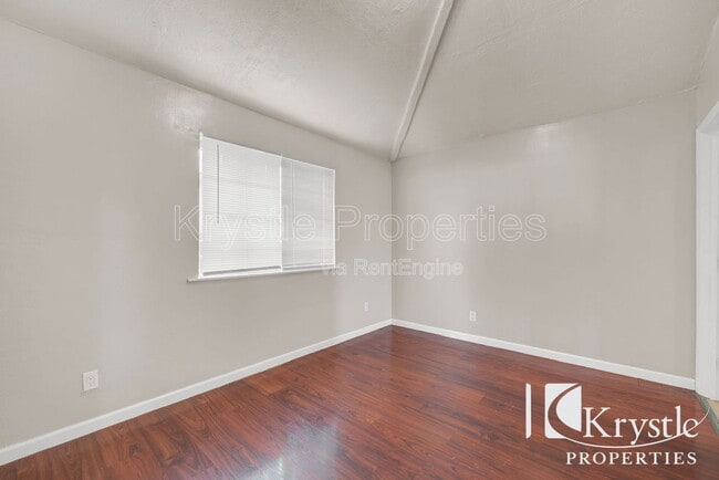 Building Photo - 178 Janice St