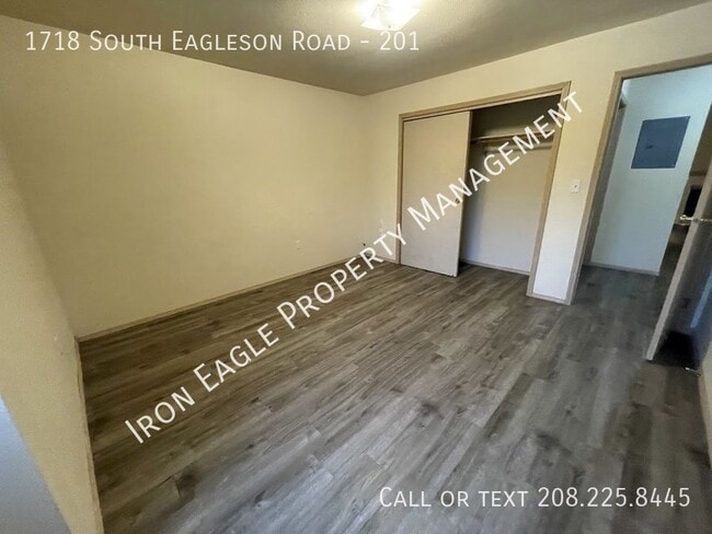 Building Photo - 1718 S Eagleson Rd