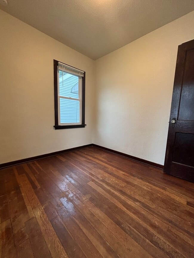 Building Photo - Charming 2 Bedroom 1 Bath Single Family Ho...
