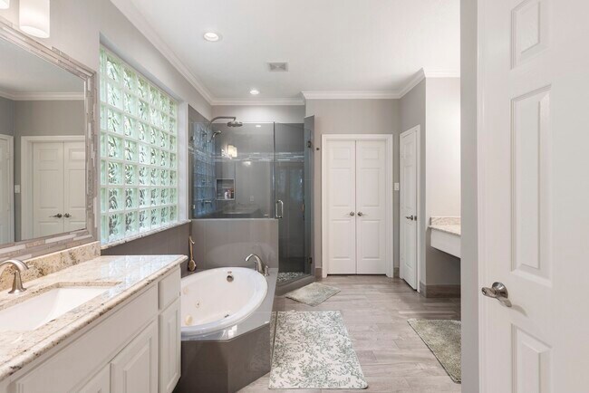 Building Photo - 10 Scenic Mill Pl