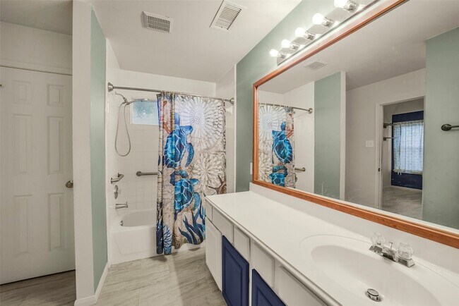 Building Photo - 14606 Vaughnville Dr