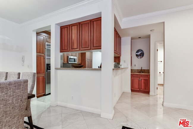 Building Photo - 11755 Montana Ave