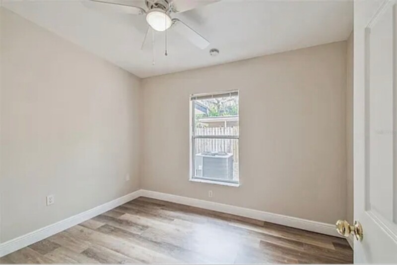 Building Photo - 1914 E Crenshaw St