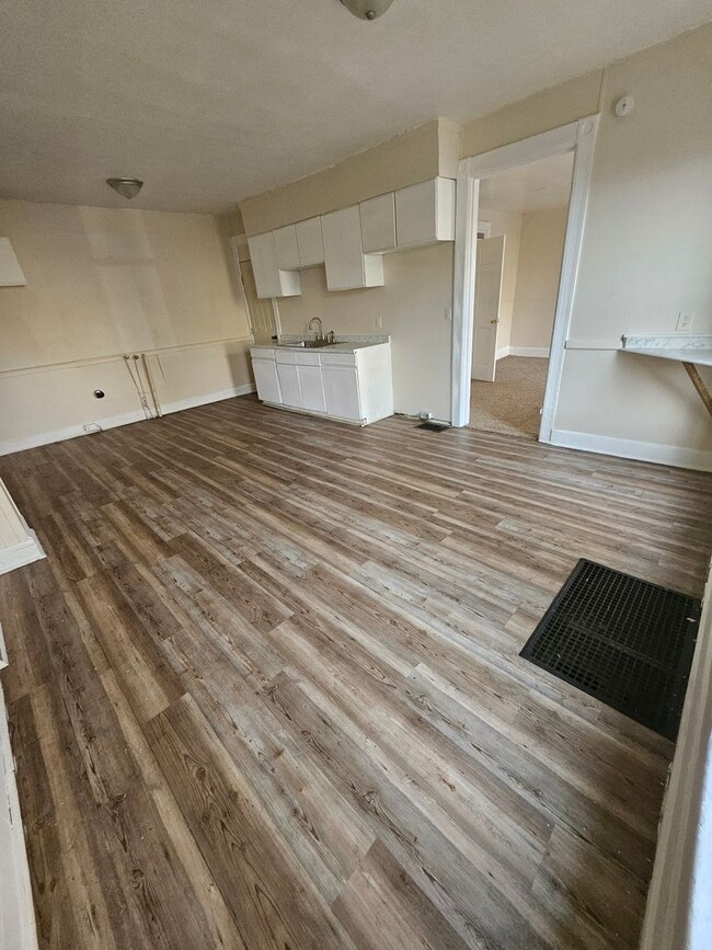 Primary Photo - 4 bedroom townhouse style unit on west side