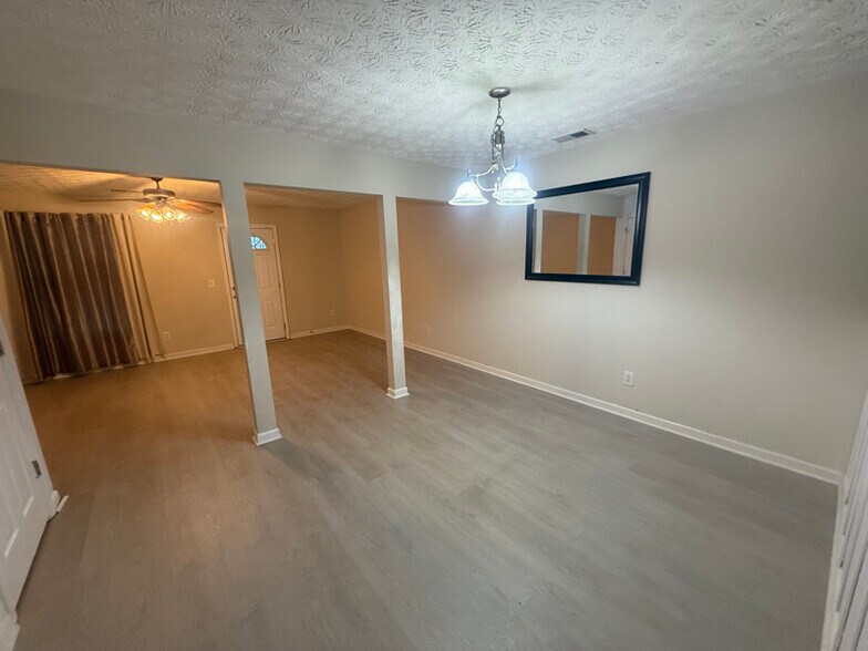 Building Photo - 2418 Piering Dr