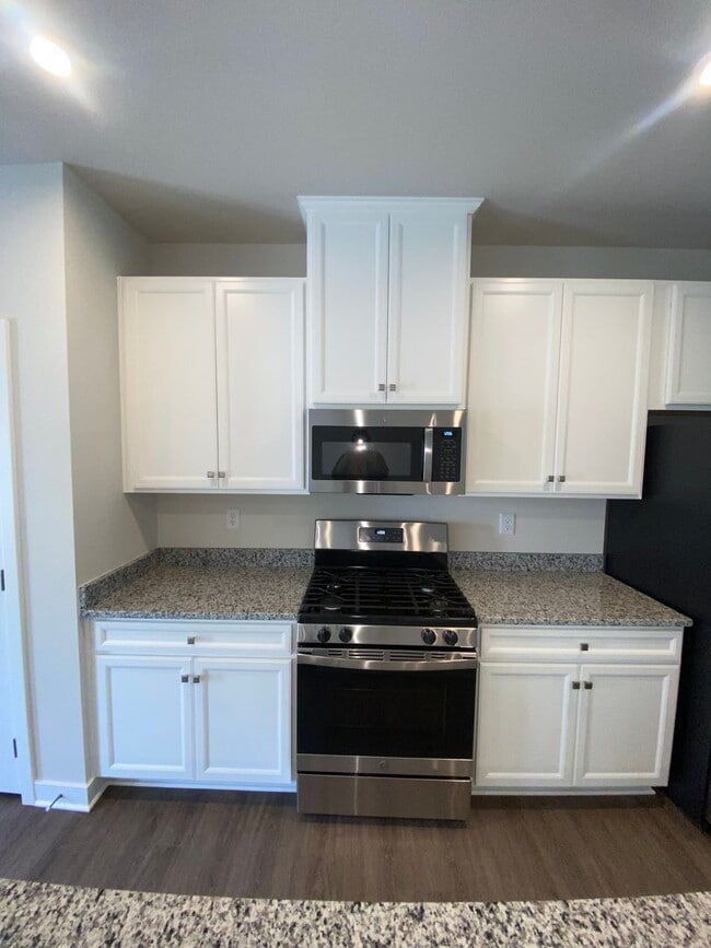 Building Photo - Edge at Azalea