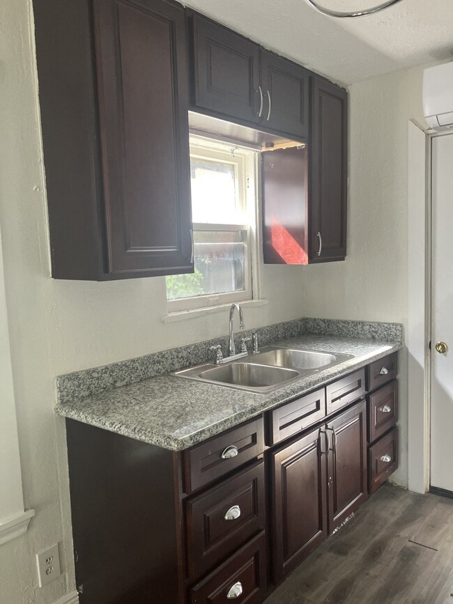 Building Photo - 3516 Nagle St