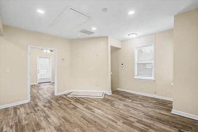 Building Photo - Downtown 2 bedroom Condo