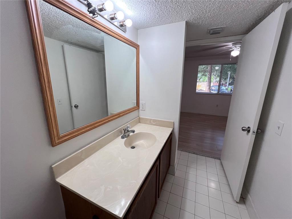 Building Photo - 9907 Westwood Dr