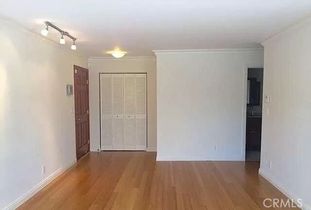 Building Photo - 1154 S Barrington Ave