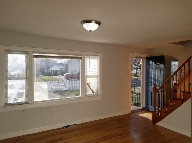 Building Photo - 81 Maranda St