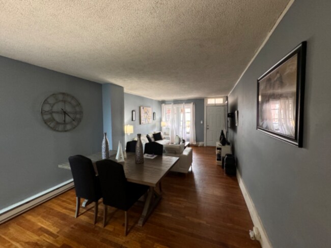 Building Photo - 274 E Elm St