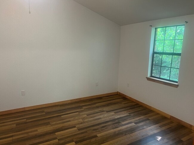 Building Photo - 1 bedroom 1 bathroom