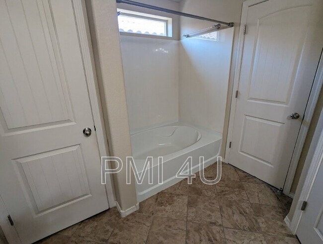 Building Photo - 2035 Ferndale Rd SE