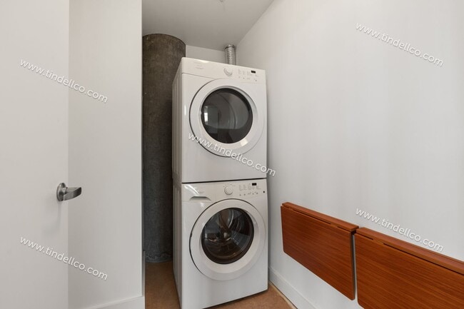 Building Photo - The Civic | 11th Floor 2BD/2BA with Stunning Portland Views, Free Parking and Free Utilities!