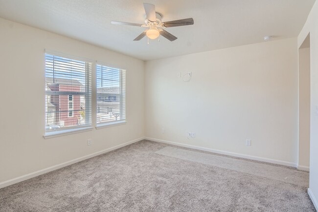 Building Photo - Beautiful 2-story modern townhome available for rent in booming Interquest & Voyager area