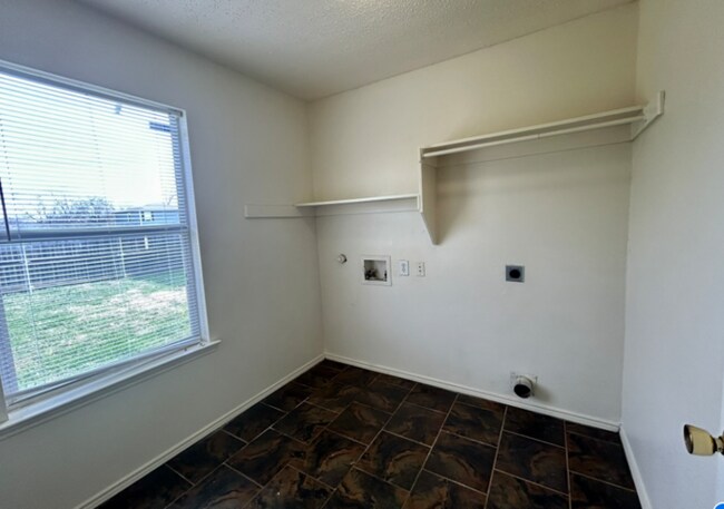 Building Photo - 3109 Pinehurst Ct