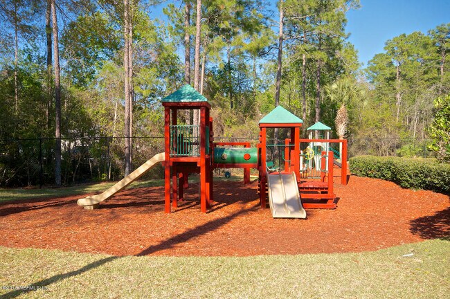 Building Photo - 9166 Spindletree Way