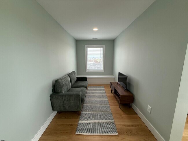 Building Photo - 7607 Burk Ave