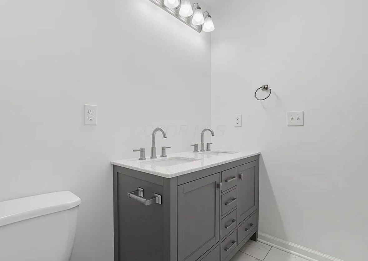 Building Photo - 782 Seymour Ave