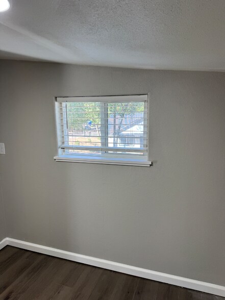 Building Photo - 1025 W Cimarron St