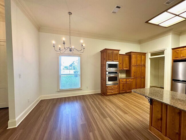 Building Photo - 10723 Hillbrook Ave