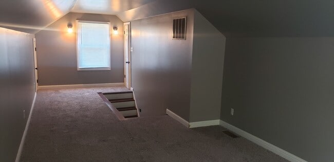 Building Photo - 3 bedroom 1 bath