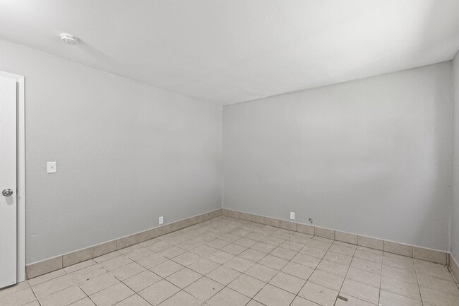 Building Photo - 3733 Brush Creek Dr