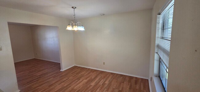 Building Photo - Updated home off Ambassador