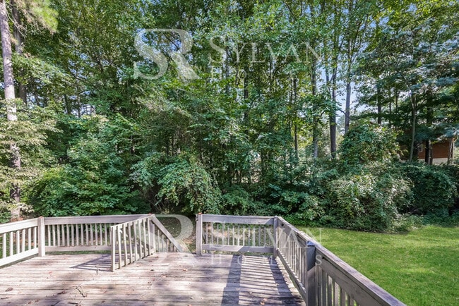 Building Photo - Spacious 3BR 2.5BA Home Awaits You!