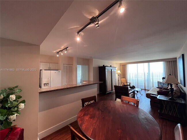 Building Photo - 90 Alton Rd