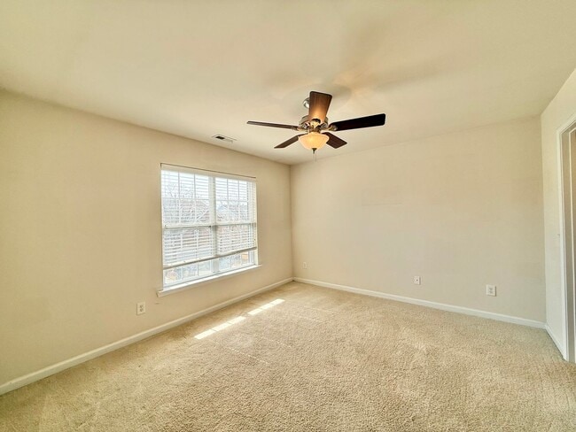 Building Photo - Charming 3BD, 2.5BA Raleigh Townhome with a Fenced Yard Near Shopping, Dining, Interstates, and R...