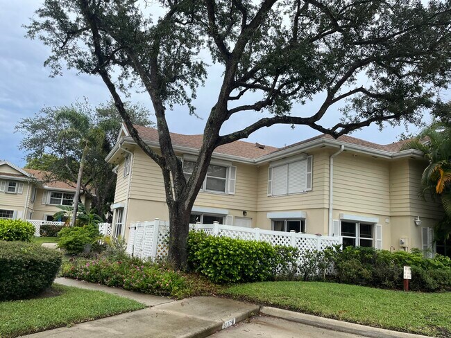 Building Photo - 8137 Bridgewater Ct