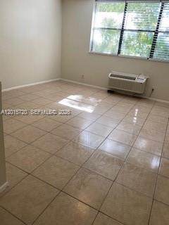Building Photo - 2401 Riverside Dr