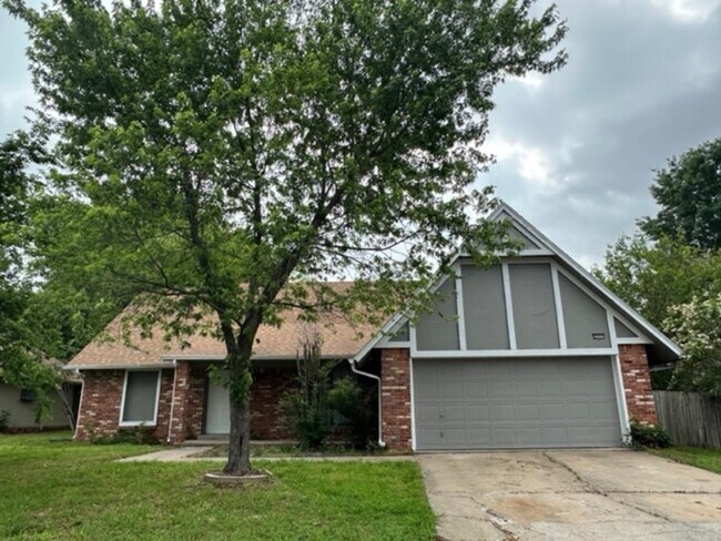 Primary Photo - 2301 S Chestnut Ave