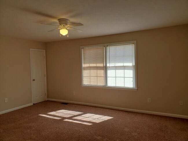 Building Photo - 1511 Converse Ave