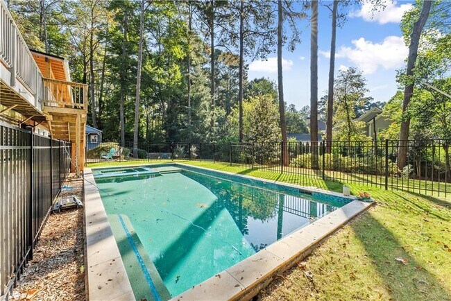 Building Photo - 1495 Spalding Dr