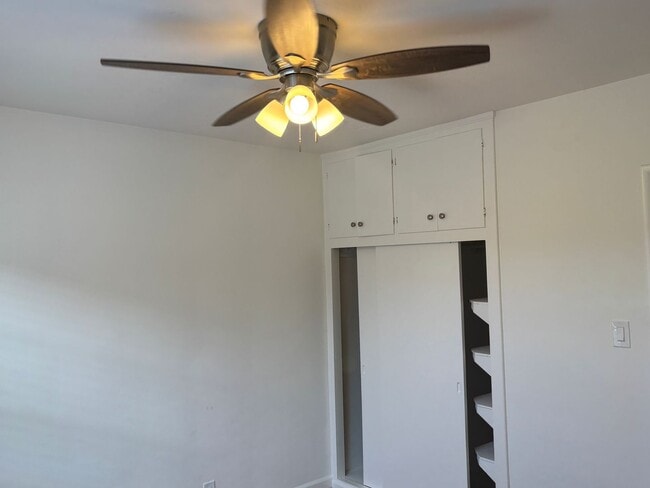 Building Photo - 711 W Wilson Ave